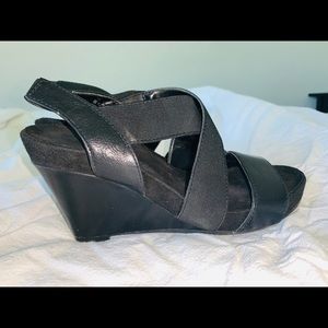 Black Wedges